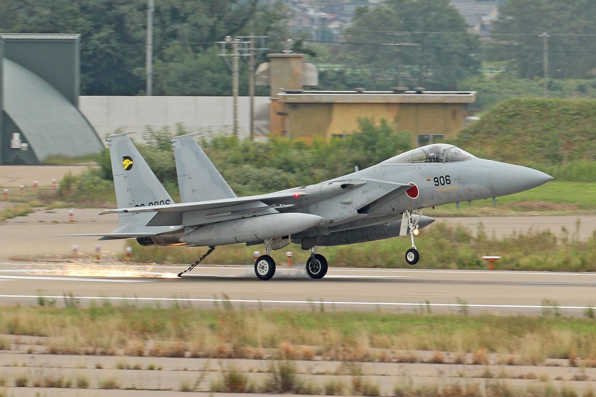 さくら部長 On Twitter 10月3日正午前 小松空港 F 15の緊急着陸