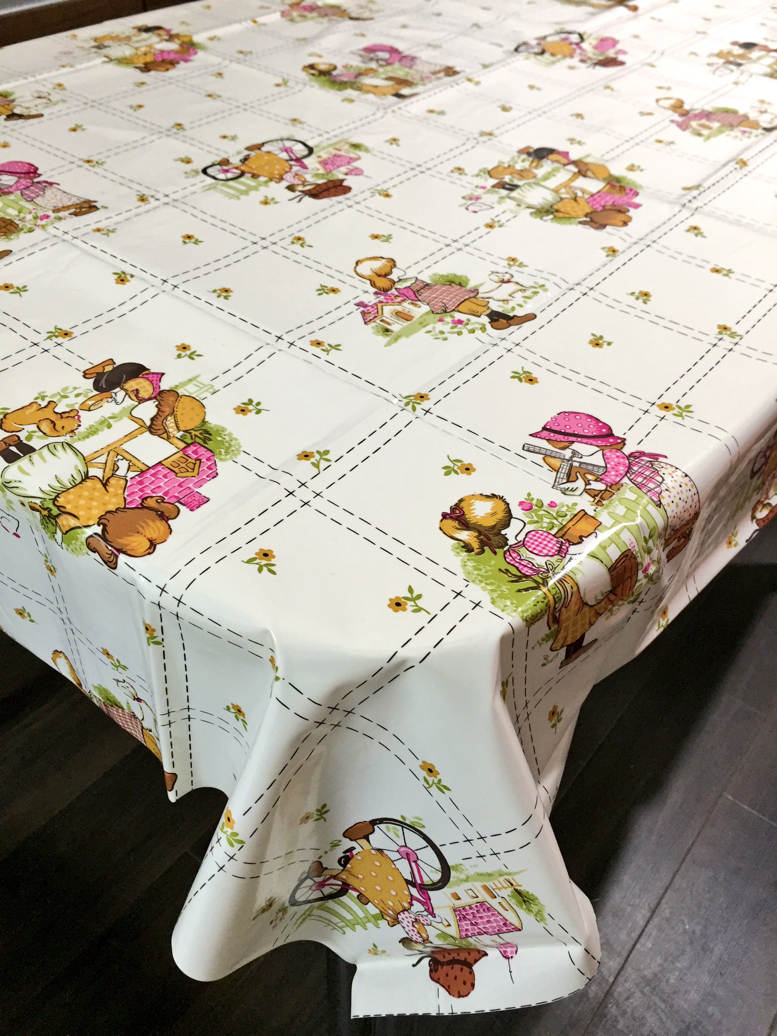 ユカ Auf Twitter 70年代のイラストがとってもかわいいテーブルクロス 103 1cm ネットショップに追加予定です 昭和レトロ レトロ雑貨 T Co Yyax4mwnsj Twitter