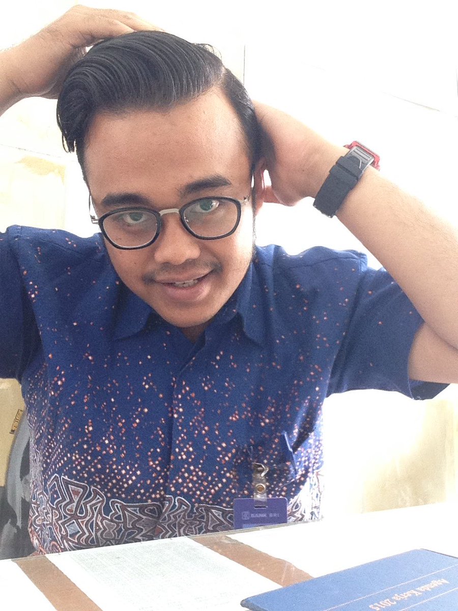 agistevijie's tweet image. Bkn hny rambut aja yg perlu di jaga kerapihannha. Batik jg sngt pntng untk di jaga. batik menjadi icon Indonesia #BRICintaBatik @kontakBRI