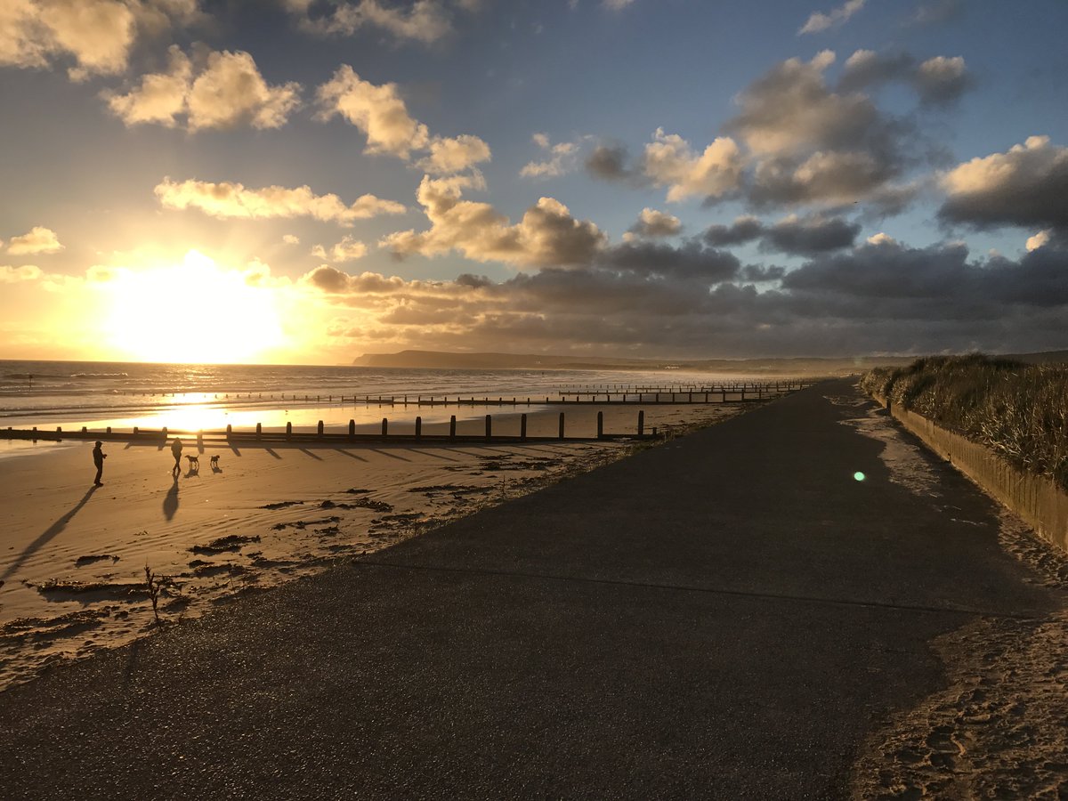RC0ates's tweet photo. Very good photo from #iphone7 I took of #redcar beach. https://t.co/x4pgGjNmgA