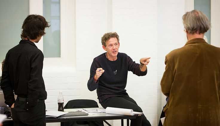BenWhishawology's tweet photo. Judi Dench & Ben Whishaw in rehearsals for #PeterAndAlice, 2013. https://t.co/a66ZeI1I7W