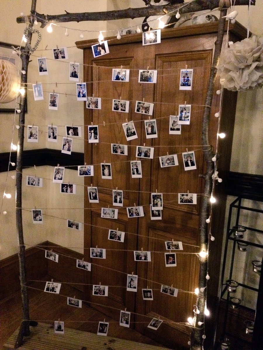 Our lovely couple on Saturday night chose to have their polaroids pegged onto their handmade frame. ❤️
