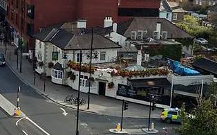 Great set from <a href="/ChapinWickwar/">Chapin-Wickwar</a> at TwickFolk Twickenham last night
Lisa and Sue's Travelodge room handily overlooks the pub! #KeepMusicLive RT