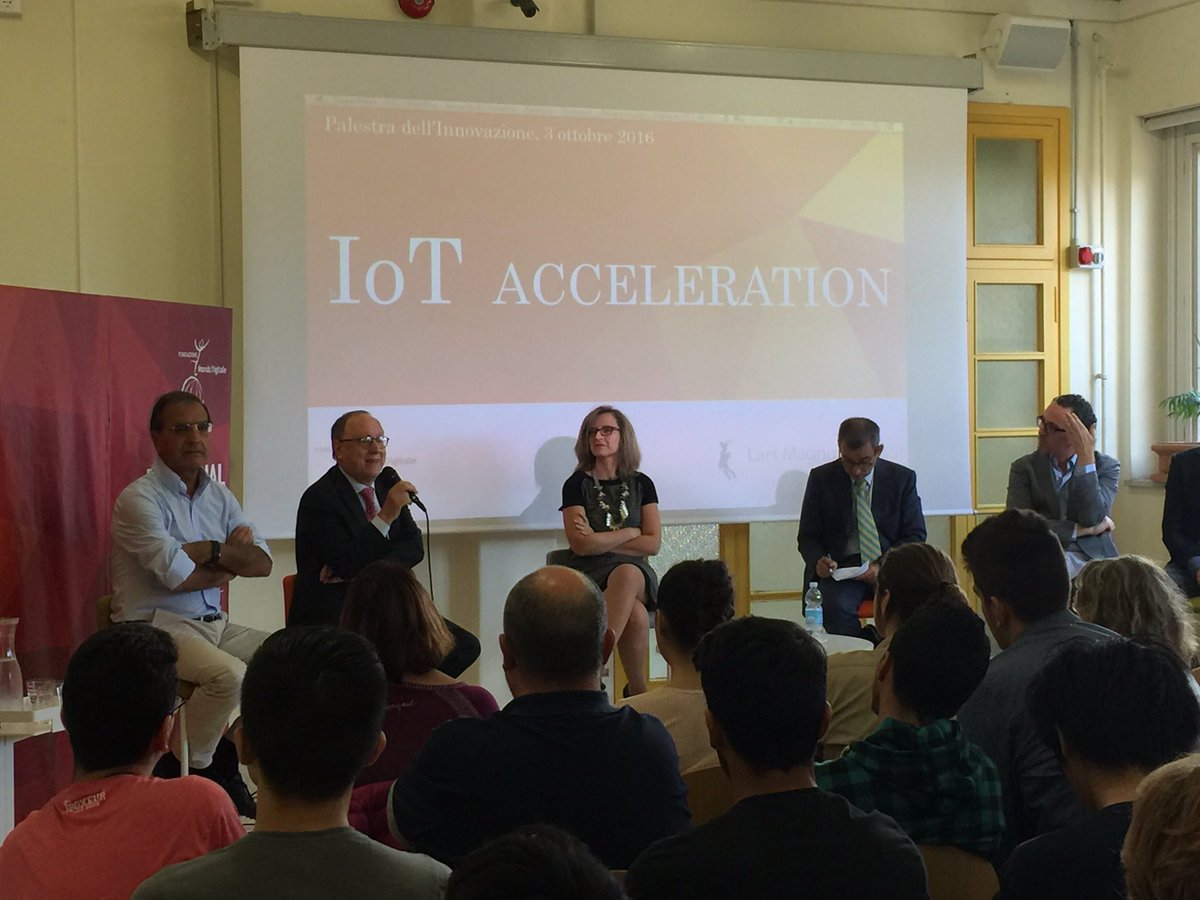 MirtaMichilli's tweet image. @cesareavenia @EricssonItalia a #piw2016 @fmdigitale presenta #IoTAccelerator per scuole secondarie superiori @RegioneLazio