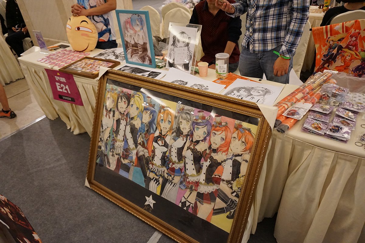 mizunashiha's tweet image. 这次漫展上展示手绘的画师比上届多了一些，虽说并不知道是不是真的就是了…另外那个黑白的怎么看也是复印的… #comiday