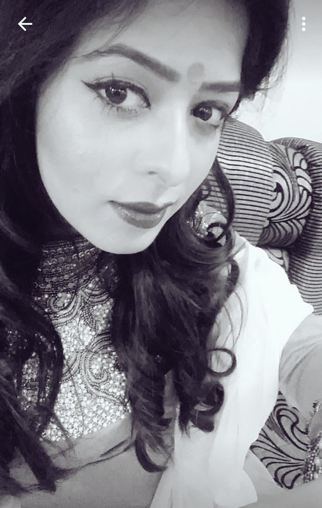 #eyeliner on fleek tdy #Durgapooja #Navratri2016 #garimajain #makeup #curlyhair #bindi  #lipstick #raavi #shakti #shaktiastitvakeehsaaski