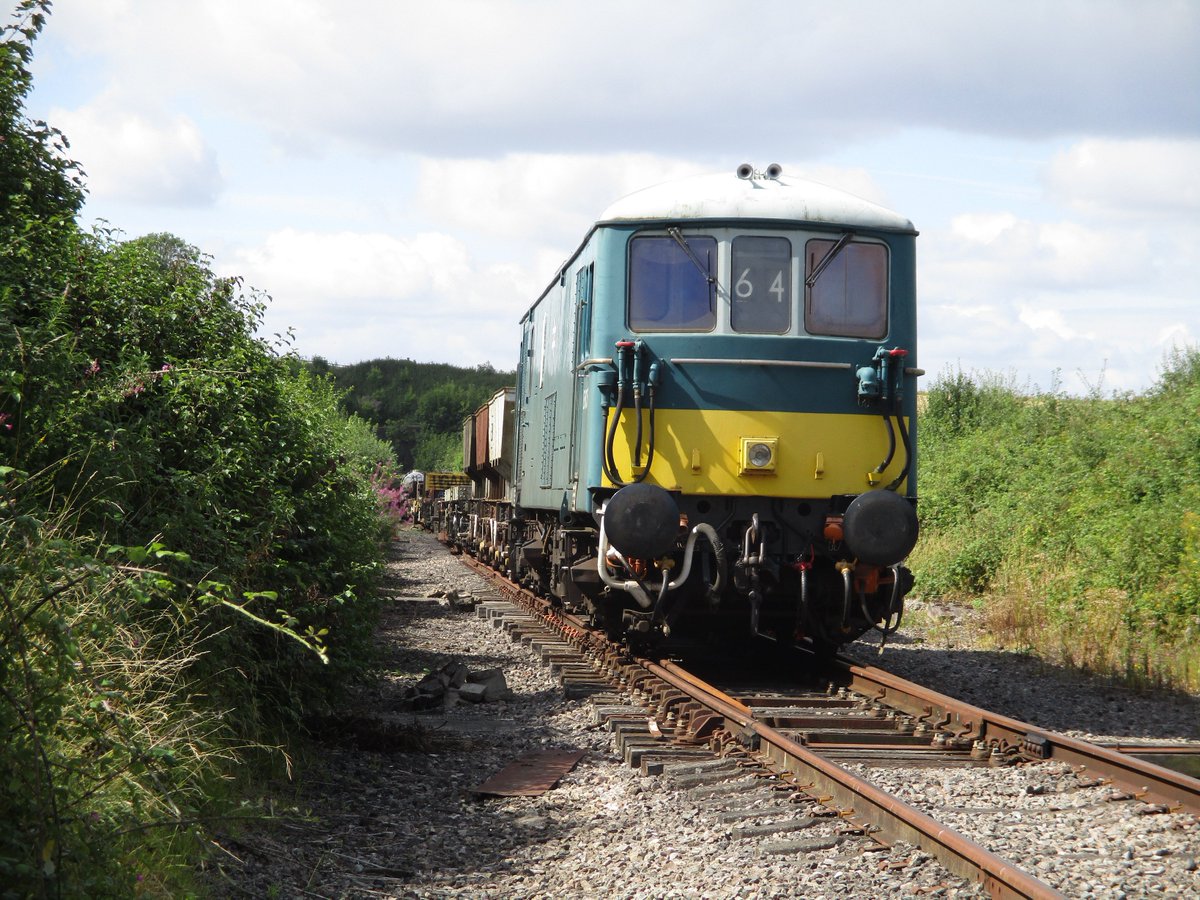 GWSR's tweet photo. Working Timetable Update: the permanent way train is out today picking up sleepers from Gotherington to go to the #Broaday railhead https://t.co/wRCFYcZuaO