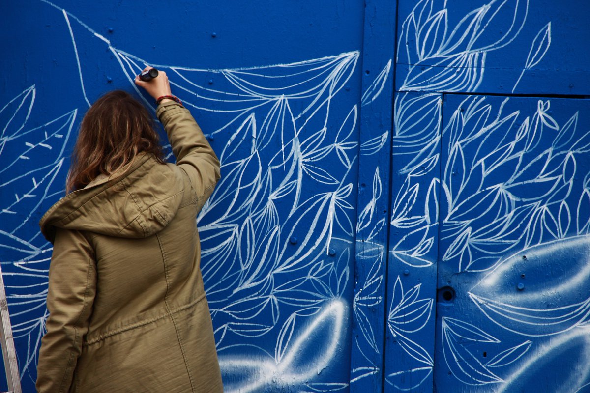 MemoireBdx's tweet photo. Poursuite de l'immersion avec @Delphine_Delas #Belcier ce #quartier là!Superbe adaptation de l'Amant de Clémentine Couic à Flora Tristan! https://t.co/CF56UoCllv