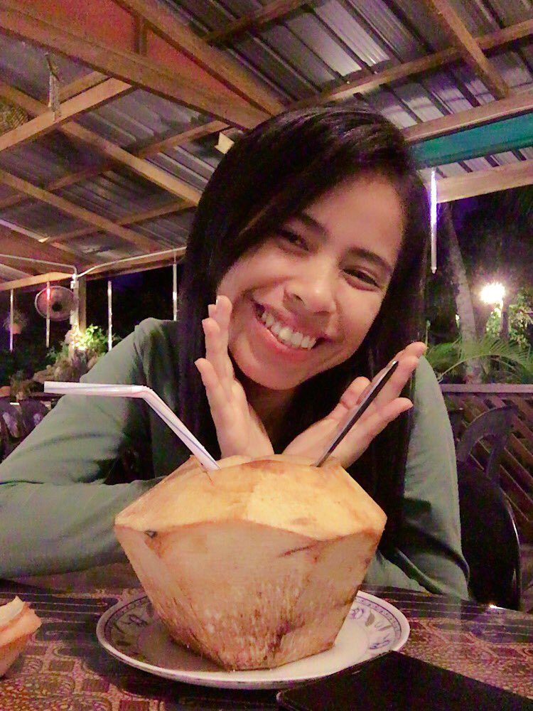 Dee_daisy14's tweet photo. Fresh myself with this fresh coconut 😉🤗#segarbugar😌 https://t.co/ptMnBmMSuk