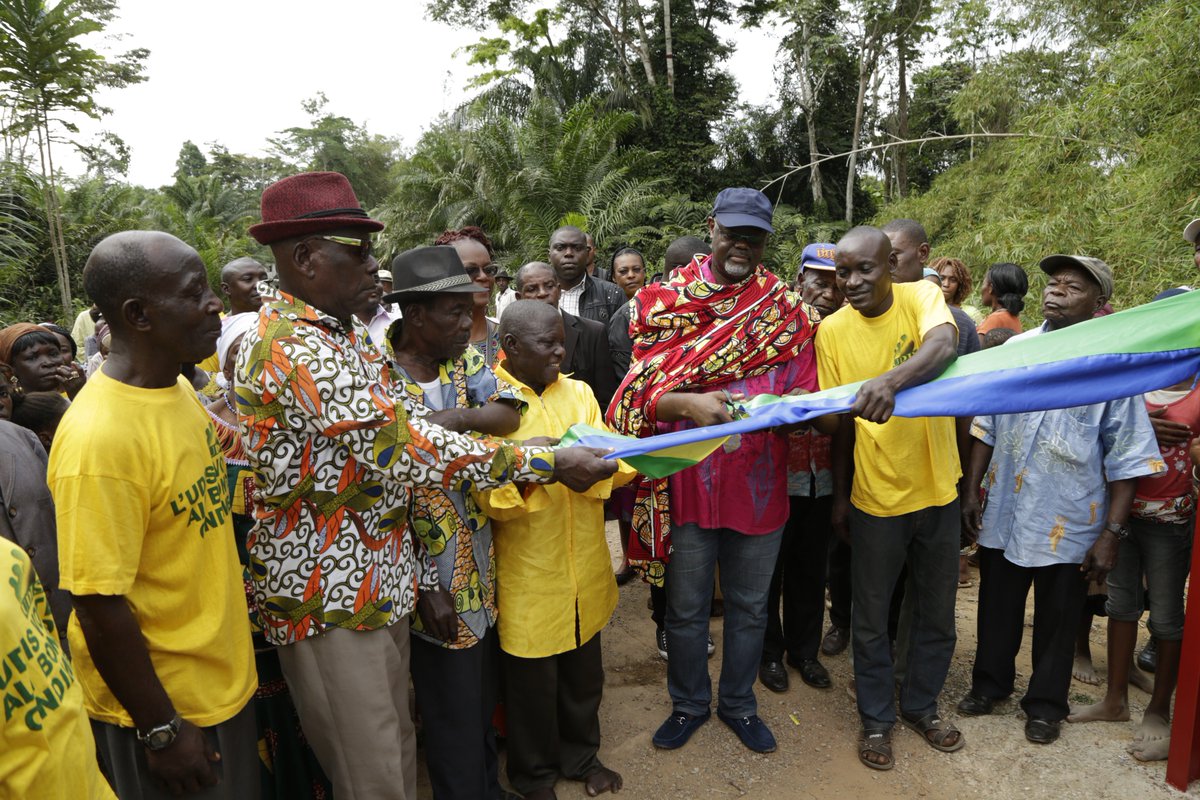 Hervé-Patrick OPIANGAH a ainsi inauguré, le dimanche 18 septembre 2016, deux ponts au lieu dit NTOUM TCHAD, dans la commune de NTOUM