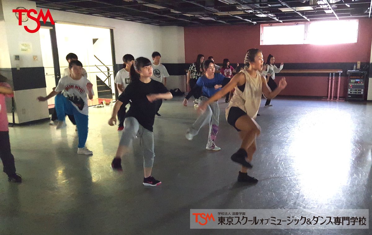 TSM_musicdance's tweet photo. マドンナ等のバックダンサーとして世界で活躍する、卒業生プロダンサーMaria Wada先生が来校\(^o^)/ワークショップを開催しました!!
現在も海外を拠点に活動する先輩から、刺激を頂くことが出来ました☆
#TSM #mariawada #dance https://t.co/08ArVUYn3q