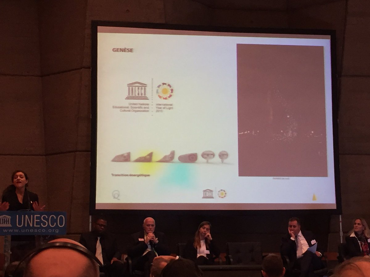 SupOpAlumni's tweet photo. Présentation de l'œuvre PHARES de Milène Guermont sur la place de la Concorde pour l'@IYL2015 ! @Lumiere2015 @InstitutOptique @AnciensSupOp https://t.co/jgDwLrhKd4