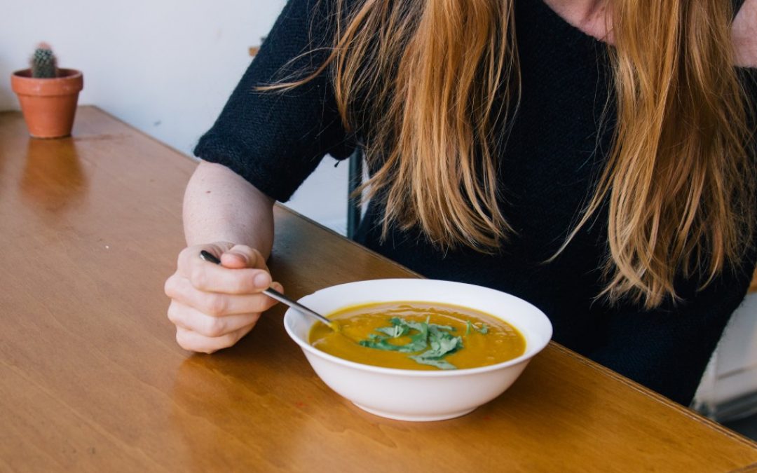 isabelboerdam's tweet photo. Een gezonde, lekkere winterse pompoensoep heb je zo gemaakt! Hier vind je een simpel en snel recept van @ROOTS_Amsterdam. #vegetarisch #soep https://t.co/sZjC32co9U