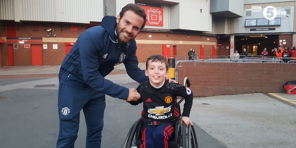 bbc5live's tweet image. Is @juanmata8 the nicest guy in football? United fan describes "magical moment" the star hugged his disabled son 📽 bbc.in/2dKtzph
