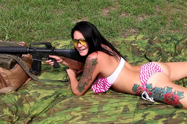 Sexy America : WATCH Sexy girls GUNS videos rage America Scoopnest.