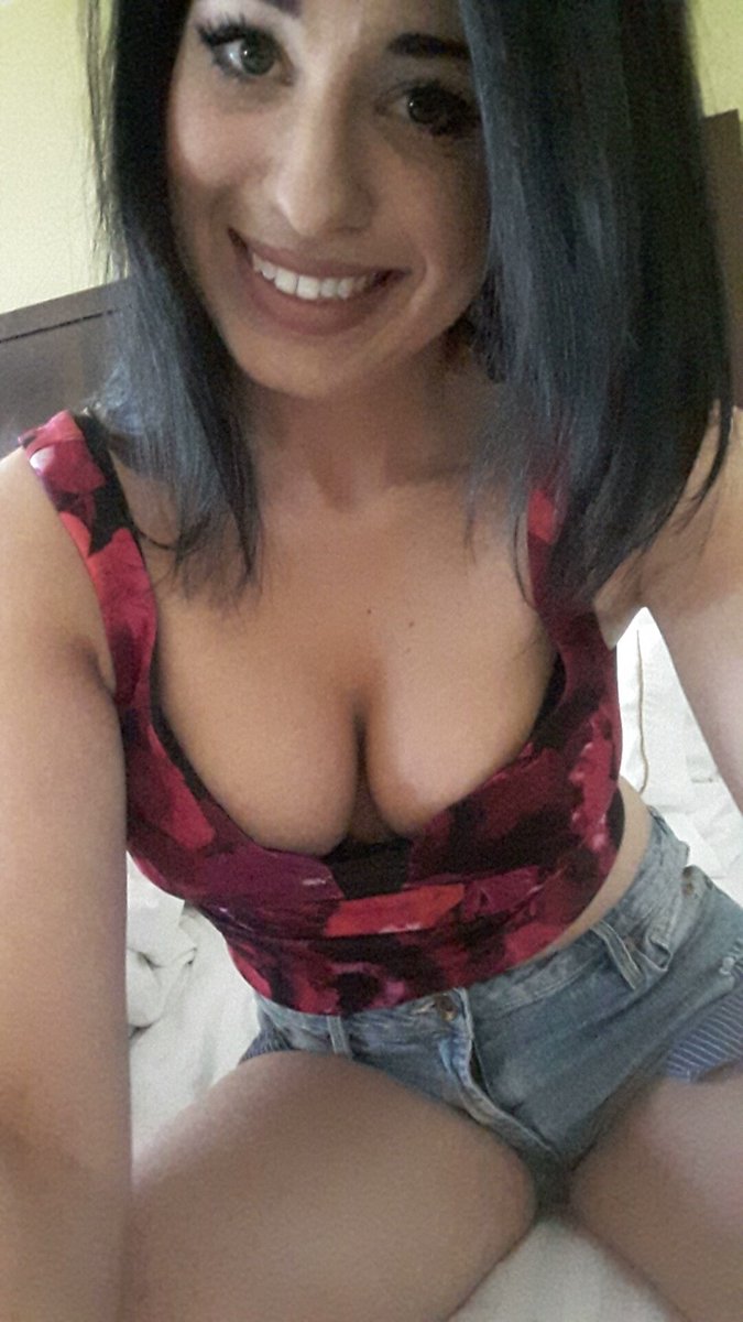 Anisa jomha boobs