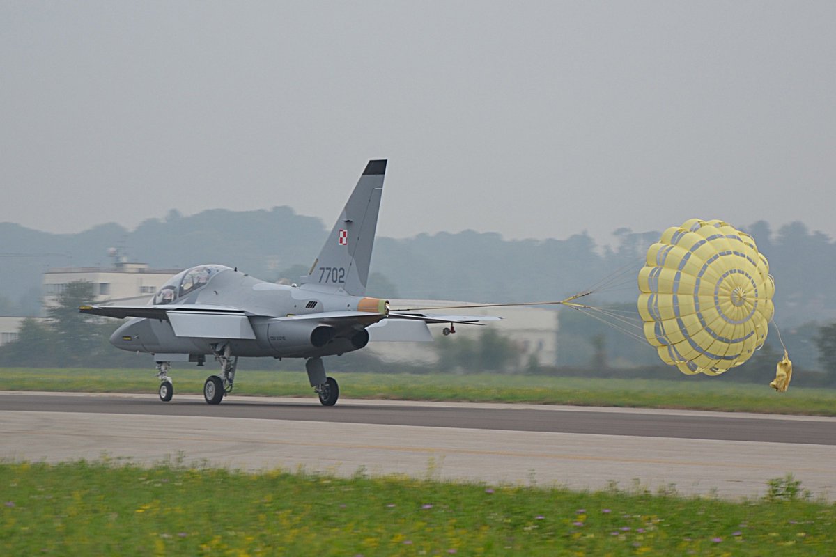 LDO_Aeronautics's tweet image. First braking-parachute opening for the Polish #M346. More tests will follow to complete the certification on schedule #PLAF