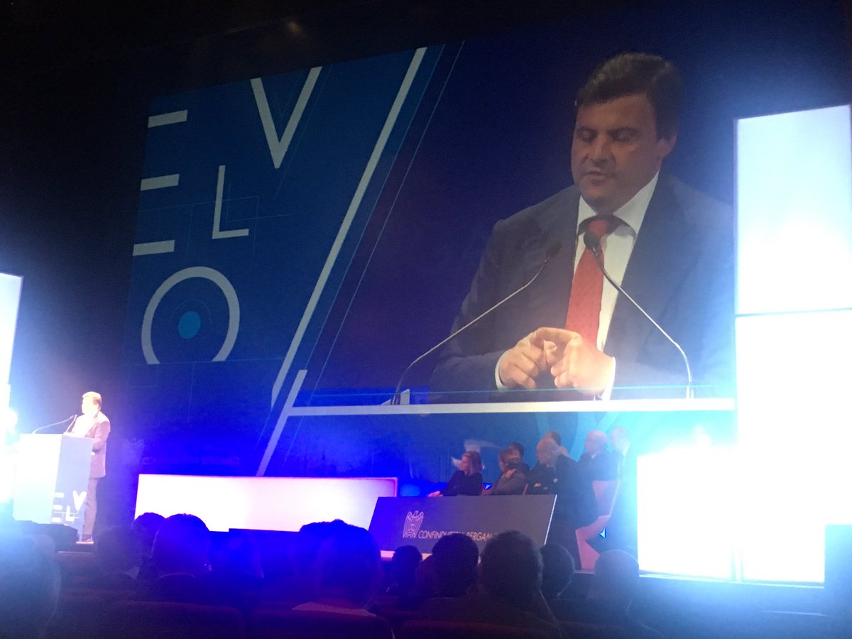 danielelosasso's tweet photo. Calenda: il 2017 sara' un anno ancora piu' difficile. Resisterà chi fara' rete, chi investira' nella digitalizzazione, chi integrerà! https://t.co/FCXQN713my