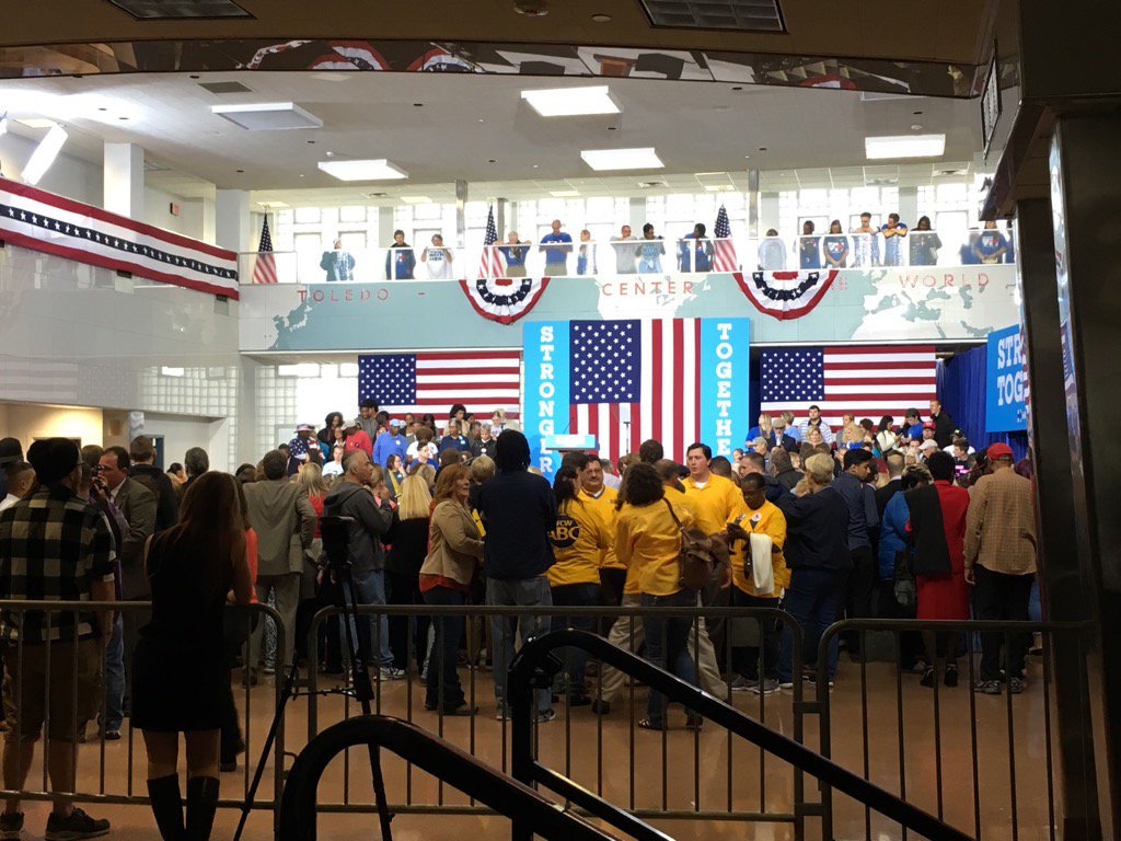Disappointing turnout for Hillary Clinton in Toledo train station