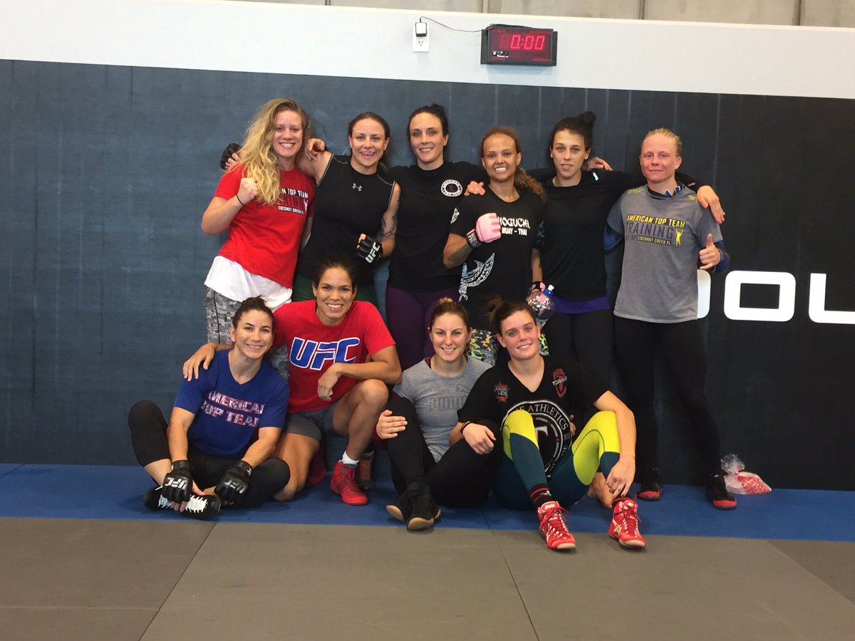TeciaTorres's tweet photo. Chick π₯ Pic #wrestling #wmma #ufc #strawweights #batamweights #champs #attwomen @americantopteam https://t.co/hfFeMJm8b7