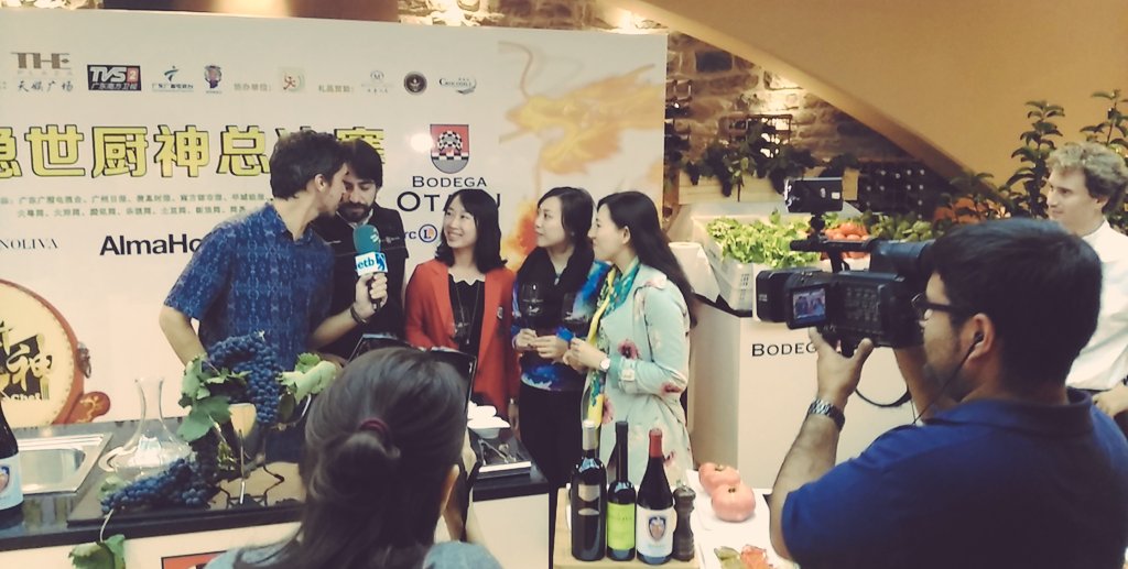 xabini's tweet photo. @QMContando se cuela en la final de #MasterChefChina en @bodegaotazu de Etxauri @BbOtazu @euskaltelebista #etb2 @eitbeus #therealmasterchef https://t.co/asbIjVLJfh