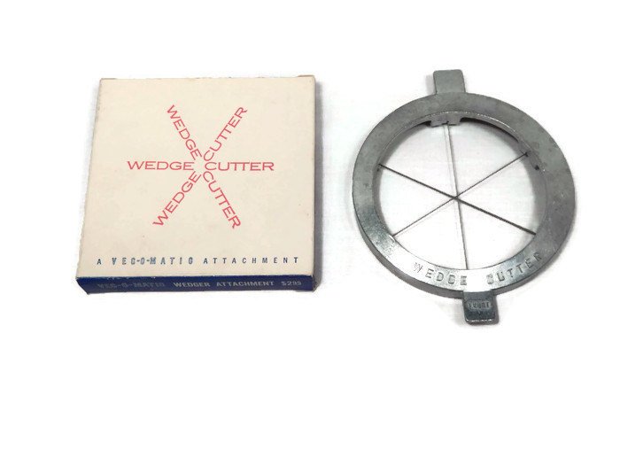 TaraBeavers16's tweet image. Mid Century Wedge Cutter, Apple Fruit Vegetable Slicer, Vintage Met… etsy.me/2dBJvp8 #Etsyshop #HandHeldTool