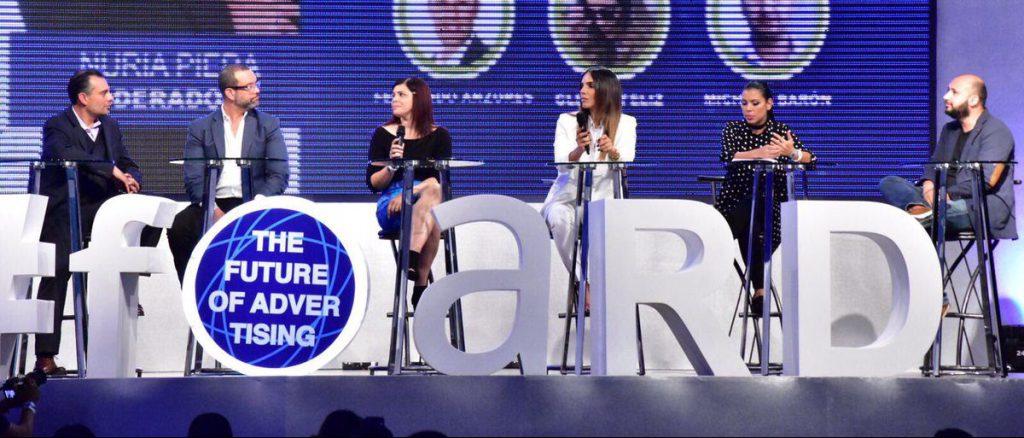 dariomartinezb's tweet photo. El panel de influenciadores en #FOARD2016 https://t.co/I3qDVCfrvE https://t.co/SL6Emmq75H