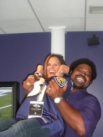 downtowndiane's tweet photo. Monday Night #Football 🏈 With The Legend @jonathanogden75 Tonight He's @HorseshoeBmore #14Forty https://t.co/IZEhMb3GzK #Baltimore https://t.co/W4Tq1y1I4q