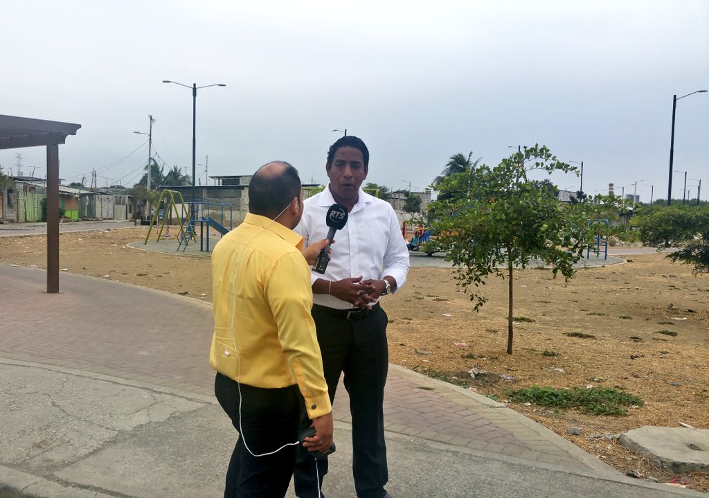 JCQuinonez's tweet photo. Desde #IslaTrinitaria con @JuanitoFSC @Jpguayaquil informando sobre intervención para este sector de Guayaquil. @MinInteriorEc https://t.co/8U5dWm9xGp