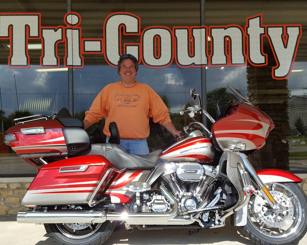 TriCountyHarley's tweet photo. Congratulations to Brent Robinson on the purchase of his new FLTRUSE!#tricountyharleydavidson #fltruse #liveyourlegend https://t.co/RAdtvn5gjV
