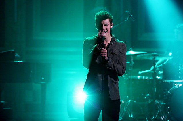 billboard's tweet photo. Congrats! @ShawnMendes earns second No. 1 album on #Billboard200 with #Illuminate https://t.co/CZK7O9dFEW https://t.co/VD2DxjiAdw