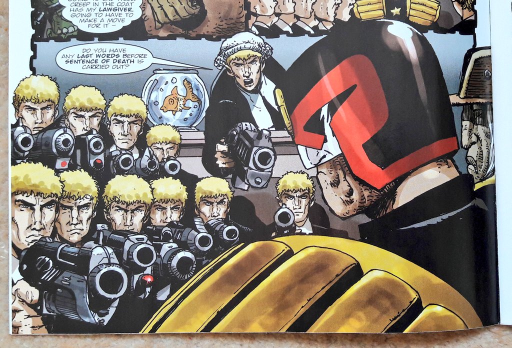 Graemation's tweet image. Clone Cal trouble for Dredd &amp;amp; Jonny Alpha. Who else but Ezquerra! @2000AD #Prog2000