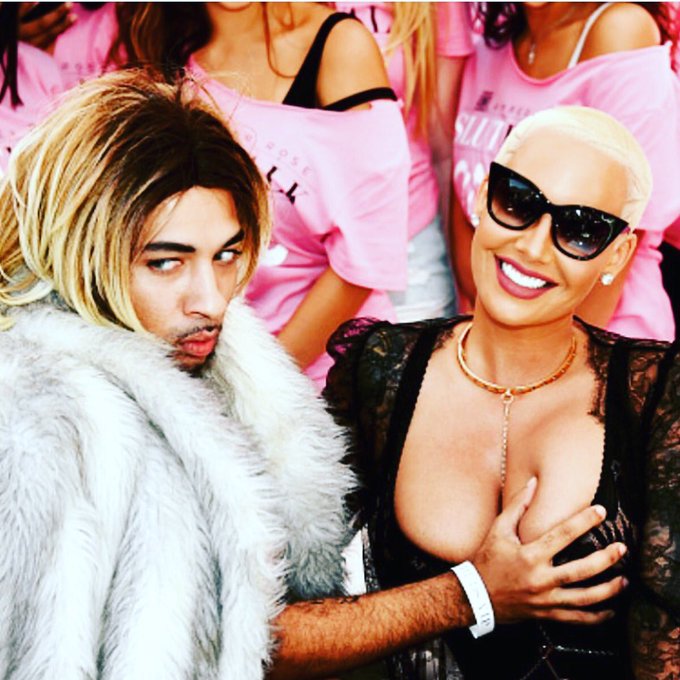 After this moment my necklace vanished ? #joannethescammer @joanneprada Lol #Scammingsluts https://t