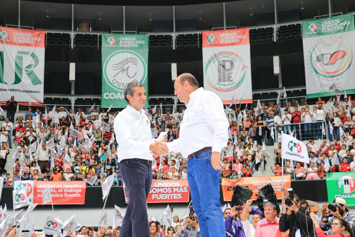 MiguelMery's tweet image. @EnriqueOchoaR felicidades por el debate @CarlosLoret. Calderón a Coahuila solo vino 2 veces, 1 a un bautizo y otra a una boda. Doble moral.