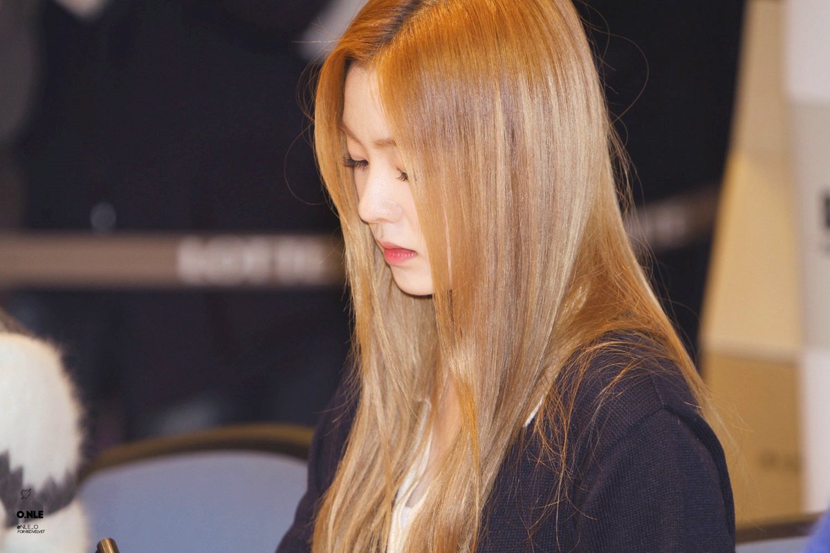 nle_o's tweet photo. 151128 블마싯 #아이린 #IRENE 
로고가 없어서 다싷
https://t.co/5nVEYb5pvl https://t.co/NlfO6ry2mz