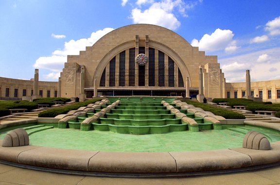 davidkhorn's tweet photo. @WrightTaliesin Belief that beautiful architecture shapes life led my wife and me to marry in the inspirational #CincinnatiUnionTerminal. https://t.co/NvgG0qARrb