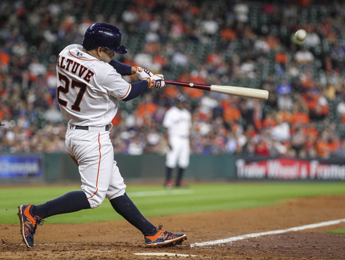 3EnBase1300's tweet photo. #GrandSlam #3EnBaseMLB HR: José Altuve, el pequeño gigante por 2da vez logra un título de bateo con AVE de 338 y fue líder en hits con 216. https://t.co/v24ydnBRZL