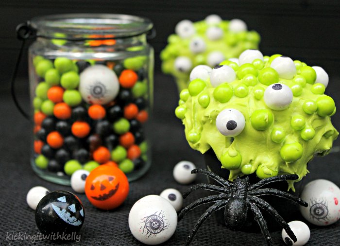craftyseasonmum's tweet image. Spooky #Halloween treat | Eye Of Newt Cupcakes + $50 @CelebrationFrey candy #giveaway #ad #CelebrationSpookyTreats bit.ly/eyeofnewt