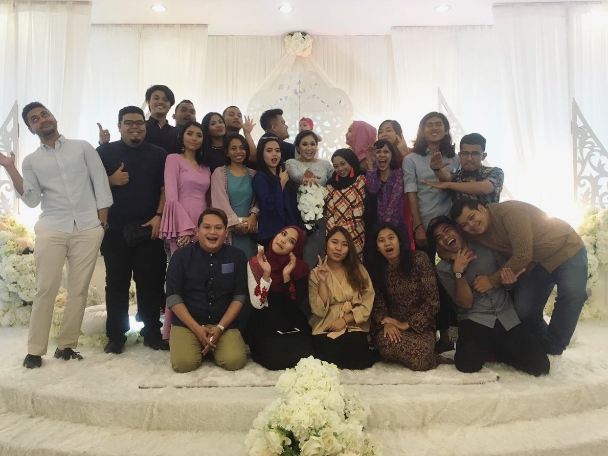adhwanzm's tweet photo. Rindu semua. Congrats again yan and mira! #mirayan #since2009 #squad #massmove https://t.co/2bT7cv7nlE