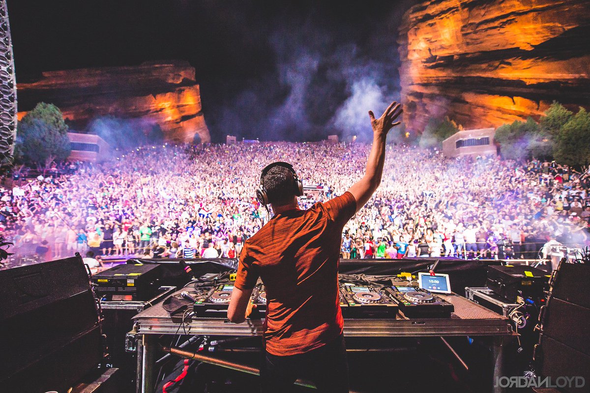 #TBT Love the view at Red Rocks 🙌 https://t.co/n4Xr83XljW