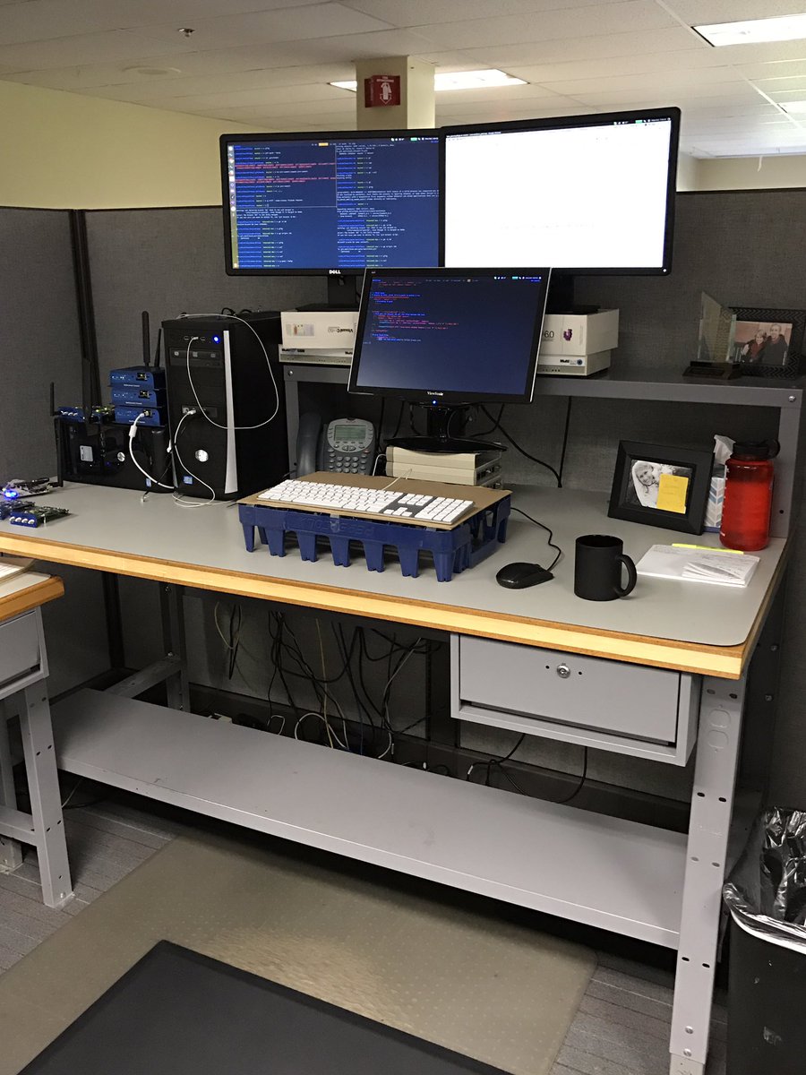flybayer's tweet photo. Settling in for another week of playing with software! #HappyMonday #MyCockpit https://t.co/wvNGTjv3ez