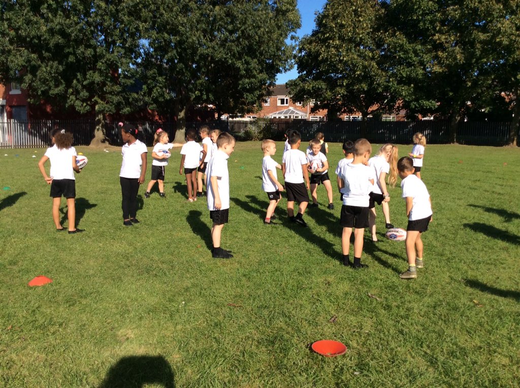 stcharleshullY2's tweet photo. We are turning into fantastic rugby players !!!!!🏈🏈🏈 https://t.co/rgECa2MPIF