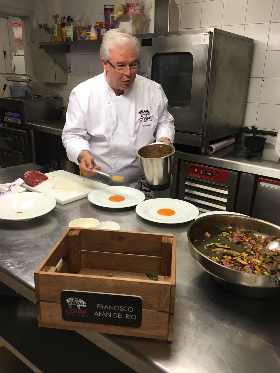 altaexpresion_'s tweet photo. Nuestros concursantes están preparando la #TapaMisteriosa en #dTapasCOVAPFinal #ssg16 #ssgastronomika #tapaiberica https://t.co/suvNMLleNn https://t.co/wCzv2ACmli