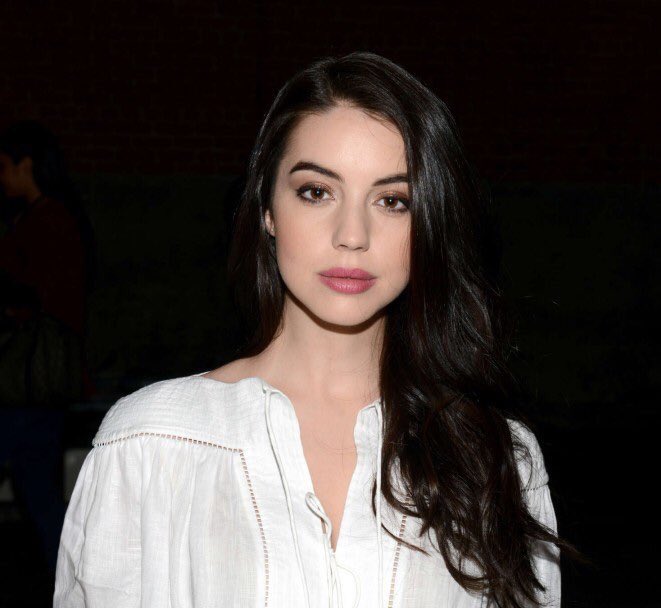 RPG_StrangerT's tweet image. - Adelaide Kane 
- Cora Wackson
- 17 ans 
- Ex de Steve, amie de Nancy. 
- @rpg_cora