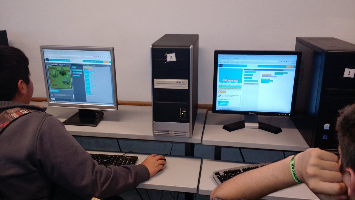 adrimagnone's tweet photo. Programar te enseña a pensar #horaDelCodigo #eelabted @Liceo6Rivera @pmacedo07 https://t.co/tGhaJOkPzB