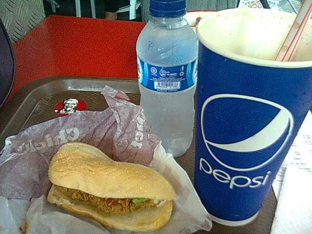 RMamosey's tweet photo. Kurangi mngkonsumsi Junk food krn dapat memicu berbagai penyakit #IngatSehat @AXAIndonesia @AXA_Mandiri https://t.co/8Z5wva7tx5