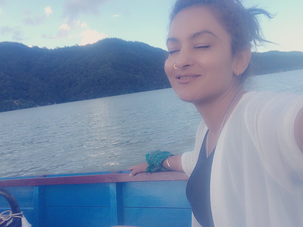 jharana_thapa's tweet photo. मेरो जस्तै तिम्रो पनि तितो मिठो कथा होला
अलिकती खुशी मनमा अलिकती ब्यथा होला ।।।❤️ https://t.co/ctqt3aUtia