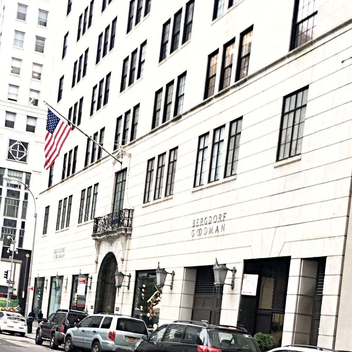leonaslooks's tweet photo. Bergdorf's I'm coming for you! 💕#shopaholic #travel #fblogger #lbloggers #shopping #bbloggers #irishblogger #leonaslooks #BloggingGals https://t.co/ORIgAVg26p