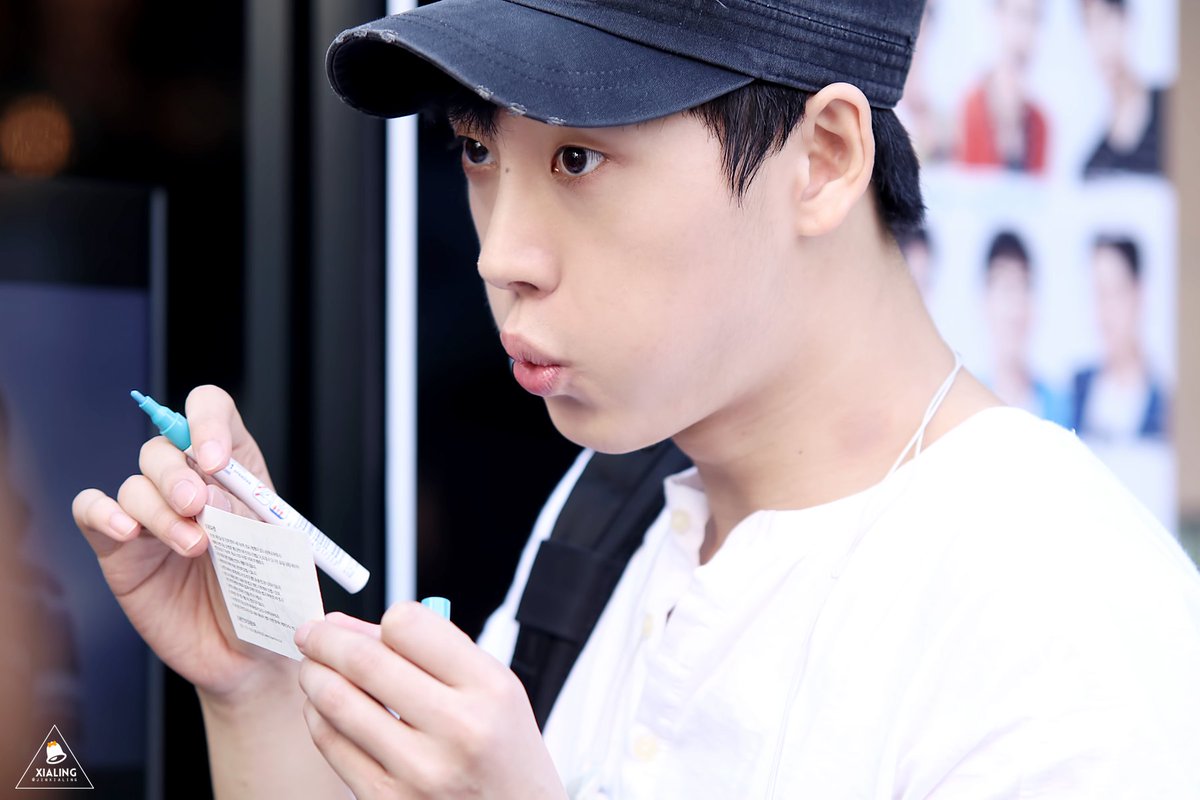 jinxialing's tweet photo. 20161003 #김기수 안녕,여름 퇴근
귀야웡>< https://t.co/SXJEnzlnII