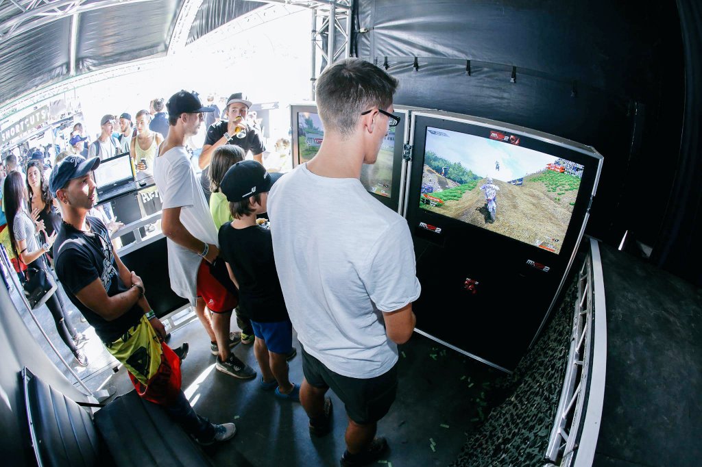 MilestoneItaly's tweet photo. Playing #MXGPvideogame during #mxon2016 at @MonsterEnergyIT RIG 💪 #goodvibes #UnleashTheBeast https://t.co/eLsZq78fNA